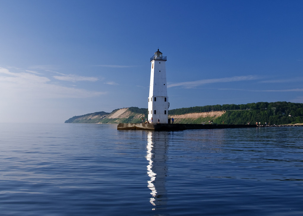 Frankfort Lighthouse The current Frankfort lighthouse was … Flickr