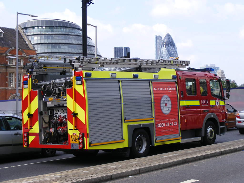 Fire Service London Fire Brigade AE57FMC Mercedes a photo on Flickriver