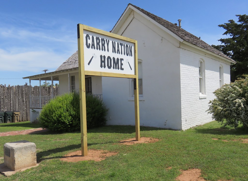 Salida y puesta de sol de S Cherry St, Medicine Lodge, KS, EE. UU.