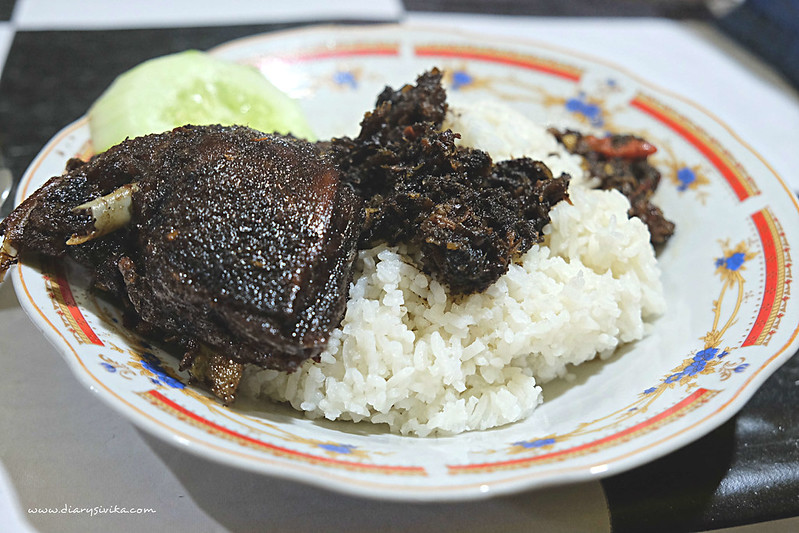 Bebek Hitam Pak Sayeki Surabaya Food, Travel and Lifestyle Blog
