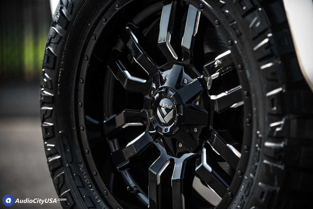 Toyota Sequoia 20x9 Fuel Wheels Sledge D595 Gloss Black 33x12.5x20