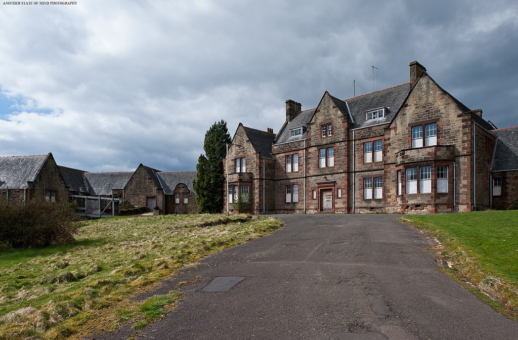 [UK] 10 YEARS OF ASYLUM SEEKING Hospitals & Asylums Oblivion State