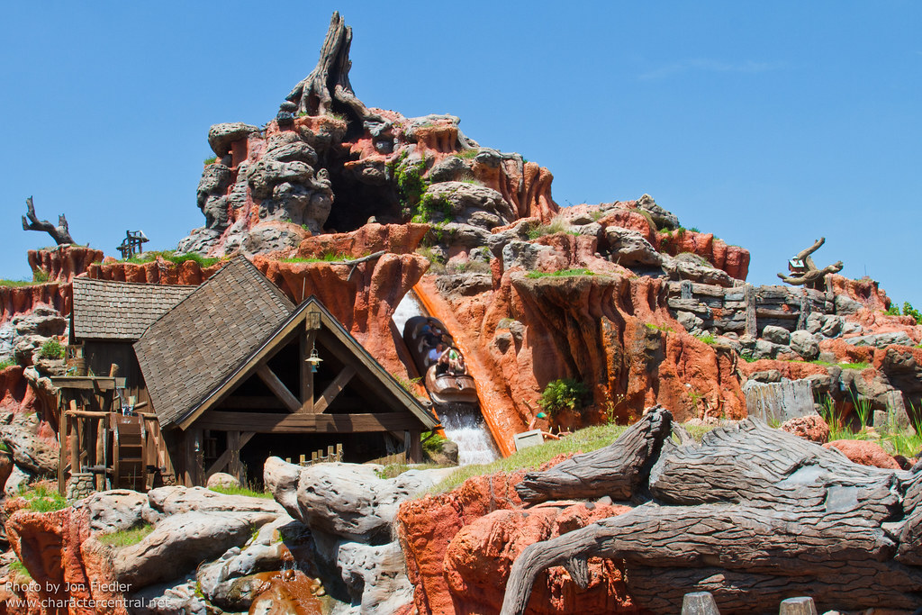 Splash Mountain at Disney Character Central