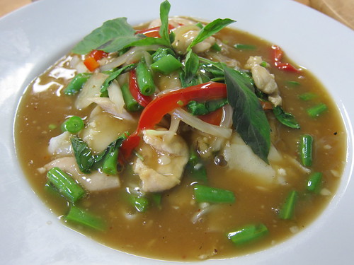 My First Taste Rad Na Kee Mow at Wat Dong Moon Lek Noodle e*star LA