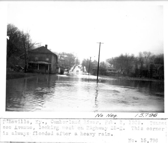 Cumberland River Flood 1939 Pineville, Kentucky U.S. Arm… Flickr