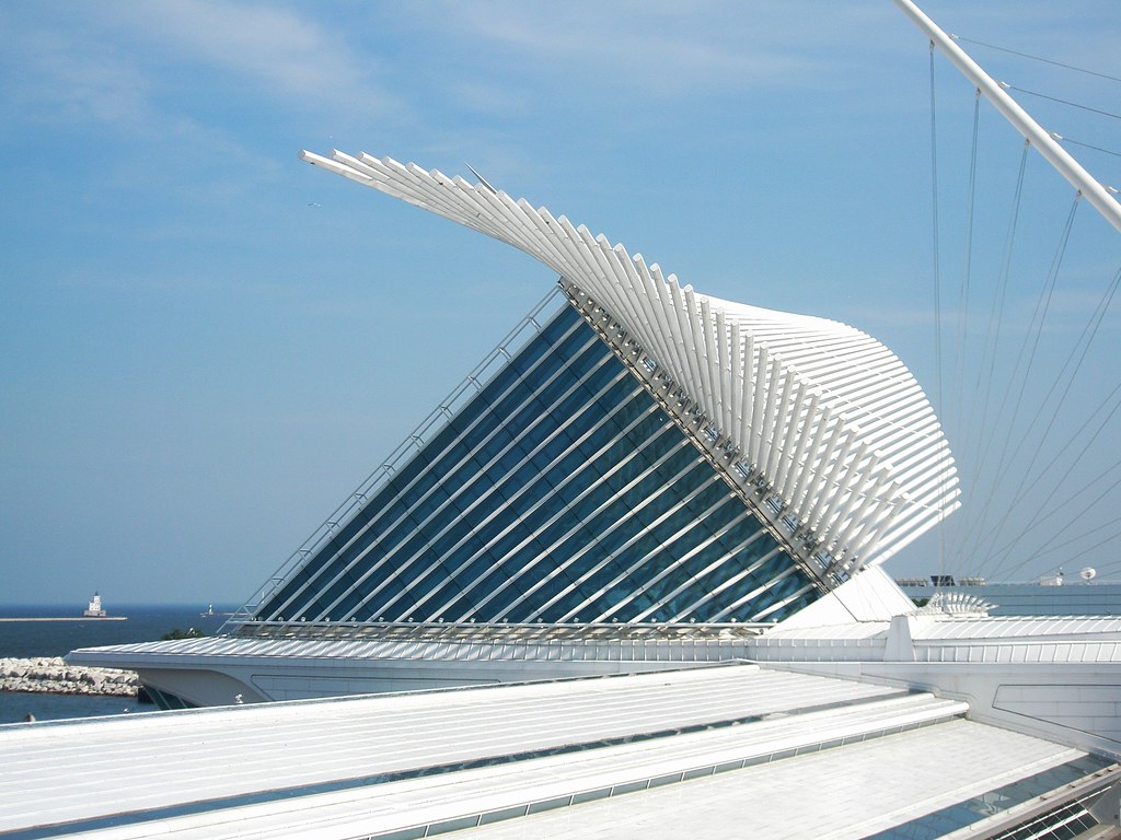 Milwaukee Museum of Art building, Architect Santiago Calatrava