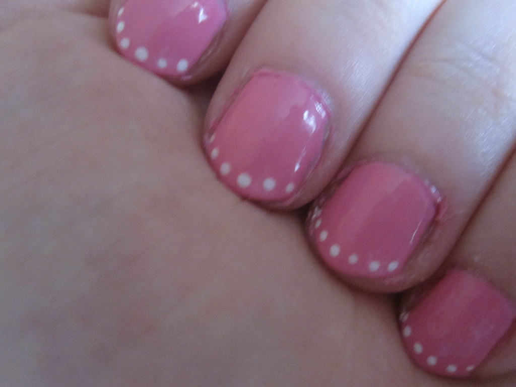 Nail art Pink with White Dots