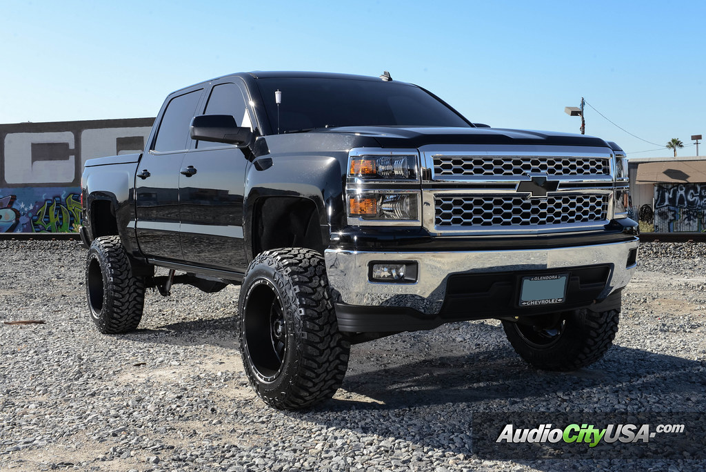 20x12 RDR Dirt RD 01 matte black on 2015 Chevy Silverado 1500 with 7