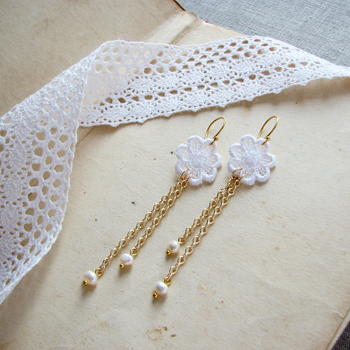 Lariata blog about handmade crafts and beading how to make lace earrings