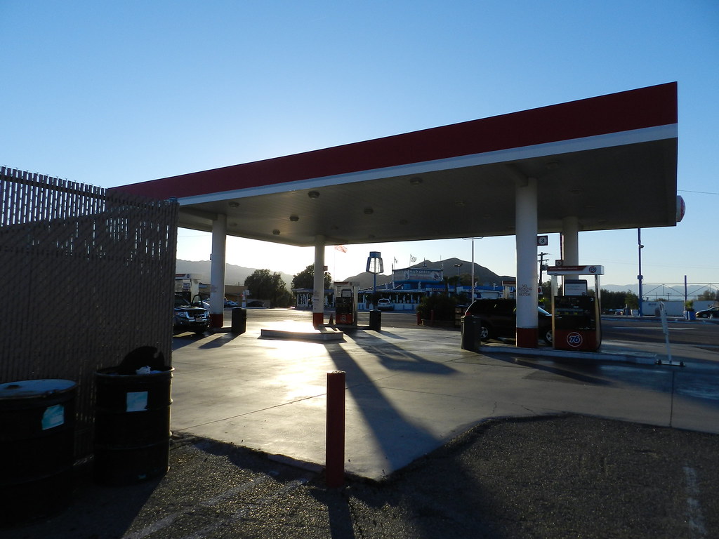 Gas Station in Hot Ass Baker California 76 station in Bake… Flickr