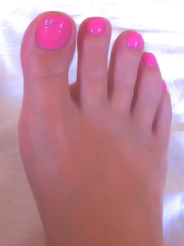 Pink Toes a photo on Flickriver