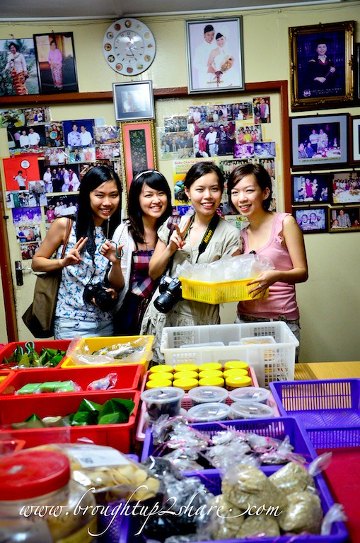 Baba Charlie Lee Nyonya Cake Melaka Brought Up 2 Share