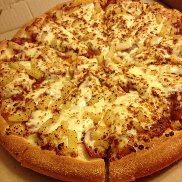 What Is On A Hawaiian Pizza From Pizza Hut?