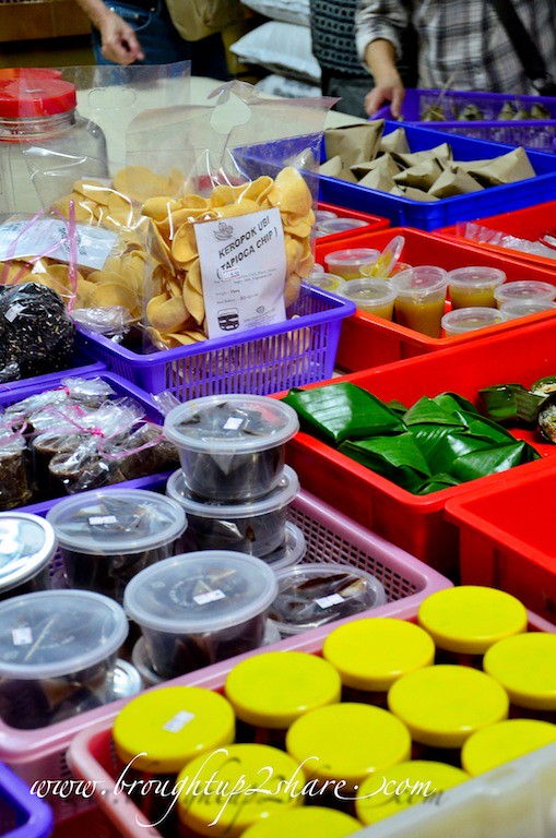 Baba Charlie Lee Nyonya Cake Melaka Brought Up 2 Share
