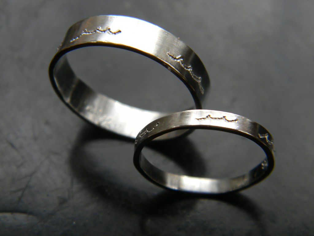 Surf's Up Wedding Ring Set tad006b Little waves on plain b… Flickr