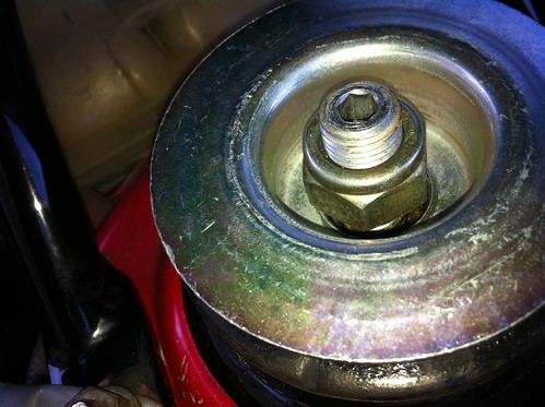 Should Strut mounts look like this after.... | VW Vortex - Volkswagen Forum