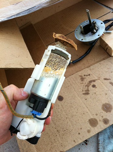 How to: Inspect/Clean 'Fuel Filter' 05-06 ZX6R 636 | Kawasaki