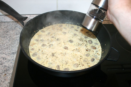 Schweinelende im Schinkenmantel mit Champignons in SenfSahnesauce