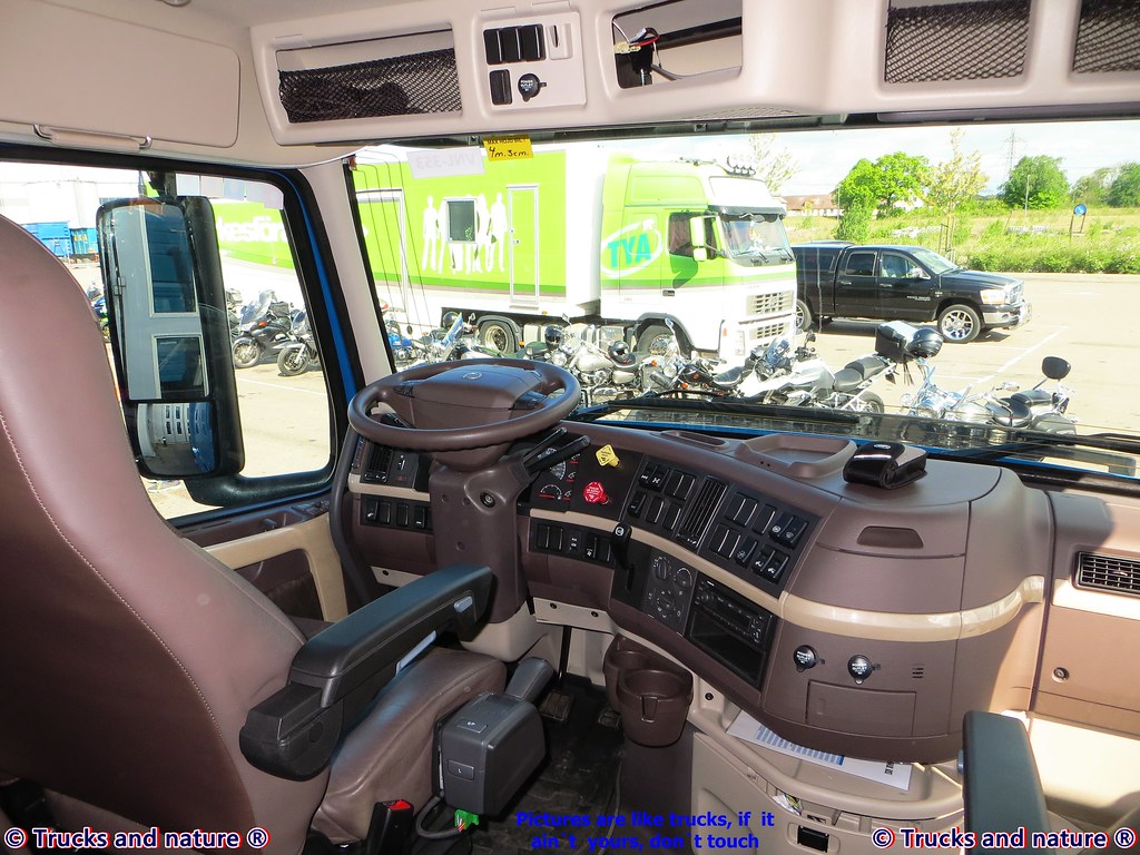 Volvo VNL 670 2014 Dashboard and floor a photo on Flickriver