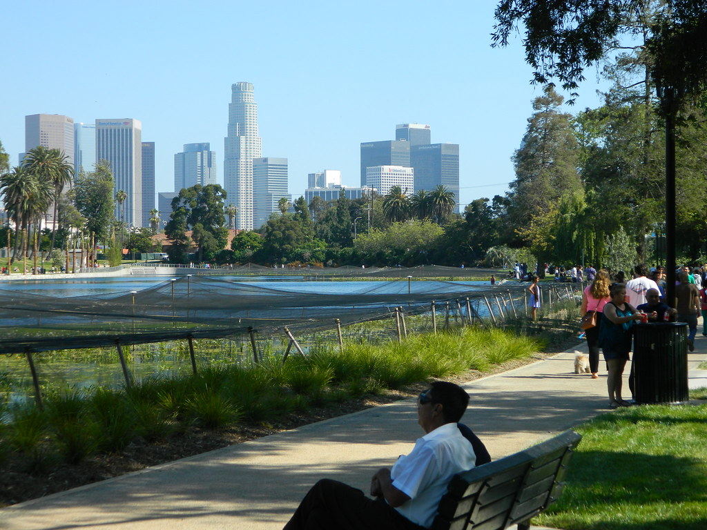 why is Westlake/Macarthur Park so dirty? (Los Angeles crime, gangs