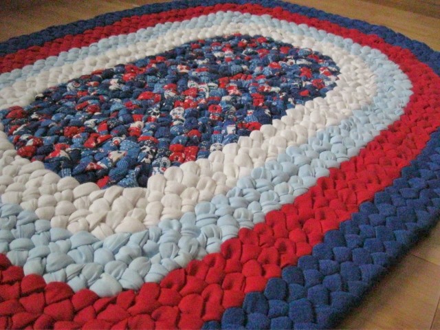 Small Nautical Oval Braided Rug from recycled cotton ... (640 x 480 Pixel)