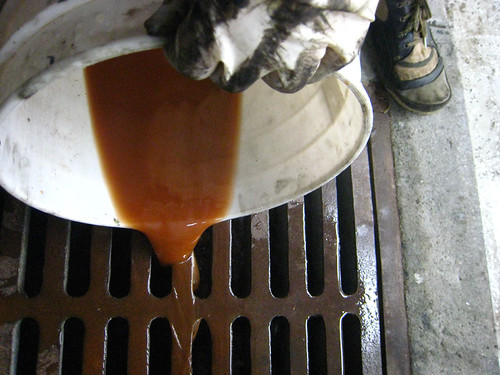 What happens if you mix Dexcool and standard green coolant?