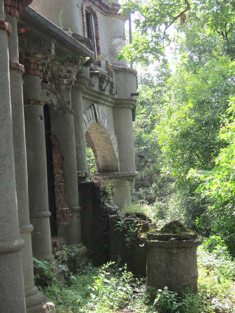 Exploring The Ruins Of Bannerman Castle Allez Allie