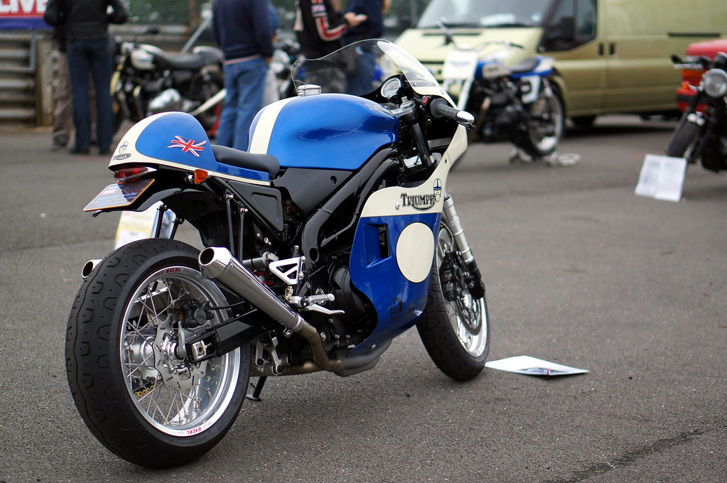 Triumph 955I Cafe Racer Photos