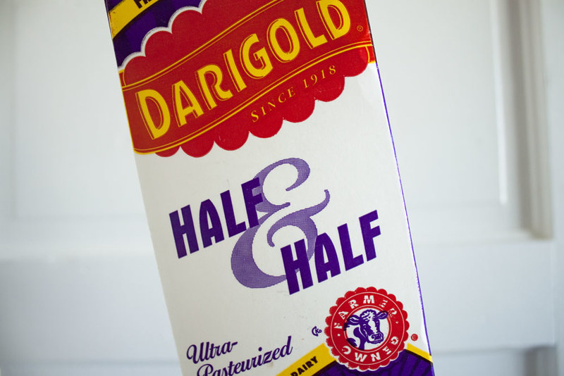 カフェなどでよく見る "half & half" は何と何のハーフ？ ツカウエイゴ