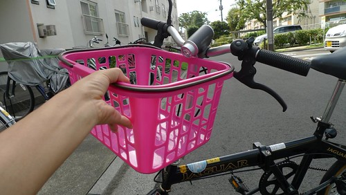 自転車の着脱式前カゴが「100円」