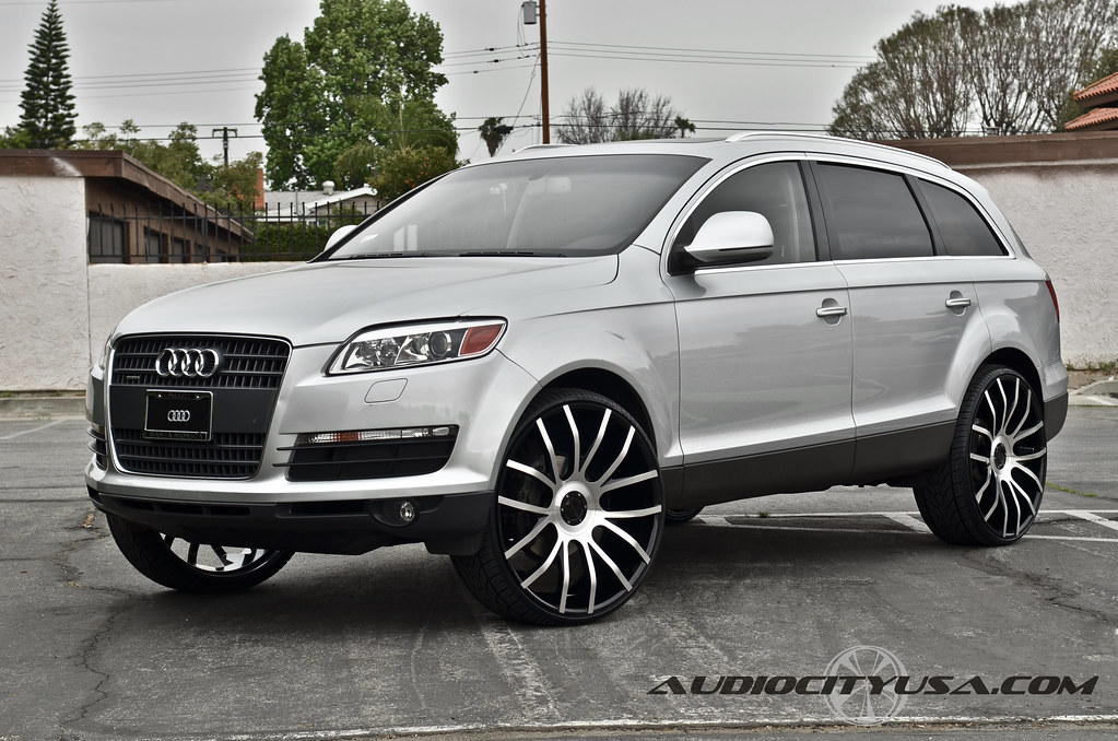 26" Giovanna Sienna black machine on Audi Q7