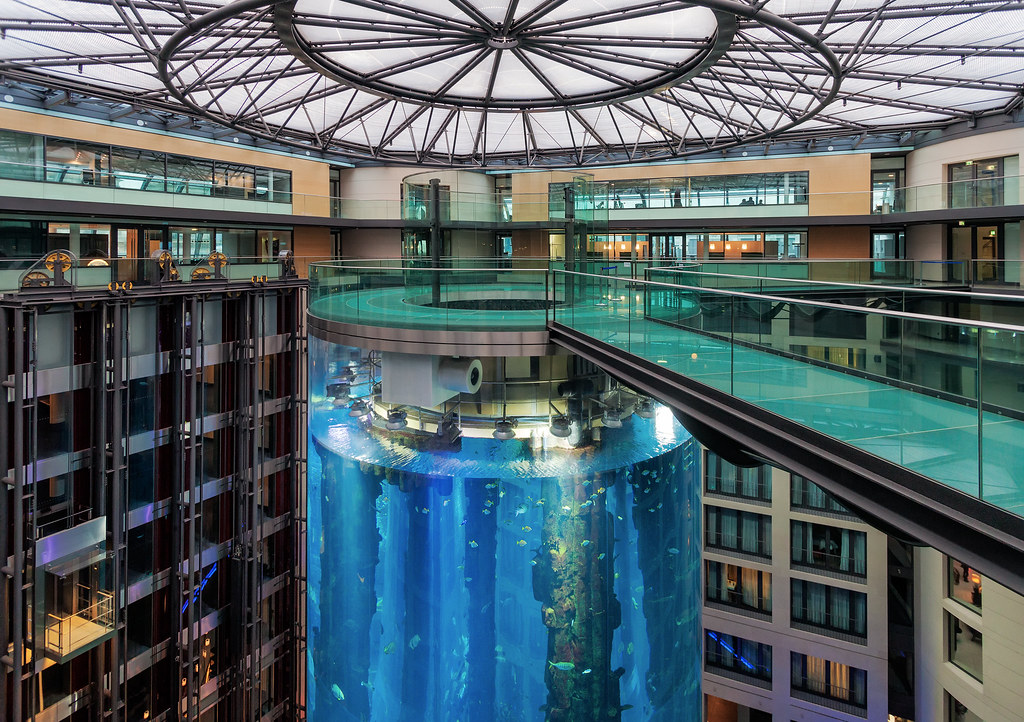 Aquadom, el acuario con ascensor interior de Berlín Destino Infinito