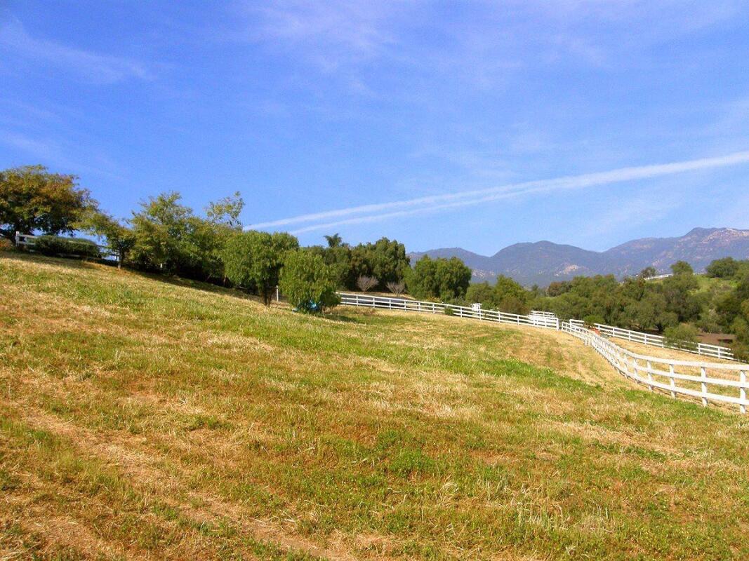 Santa Barbara ranch guest house avocados horse facilities for Sale in