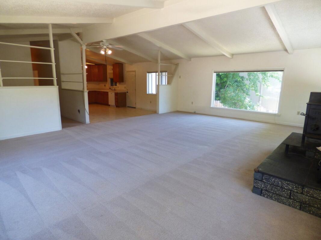 Fairchild House for Sale in Yreka, CA Siskiyou County Farm & Ranch