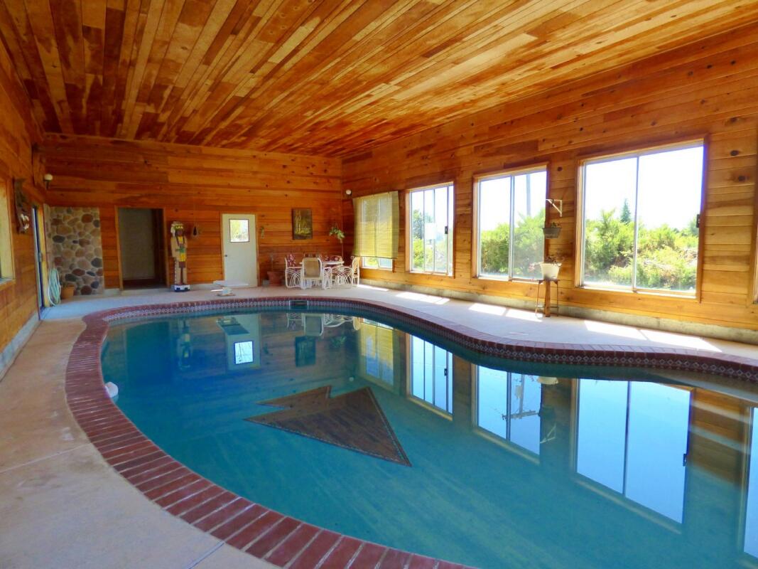 Montague Villa for Sale in Montague, CA Siskiyou County Farm & Ranch