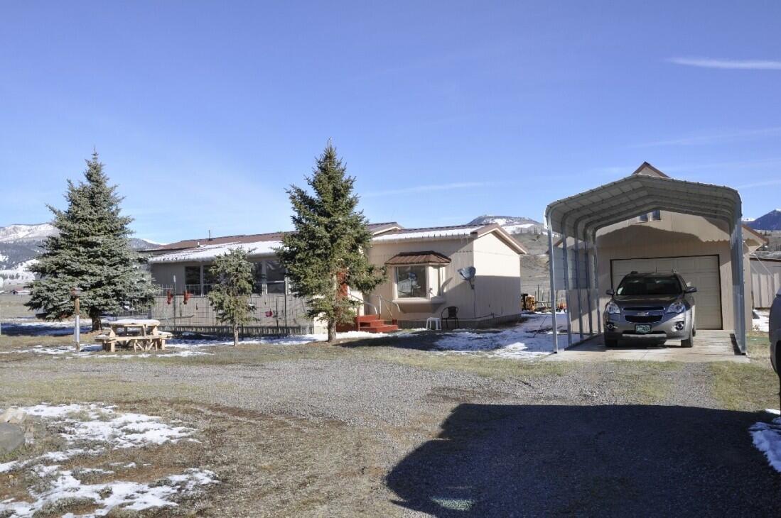 Home in Holiday Acres for Sale in Creede Farm & Ranch