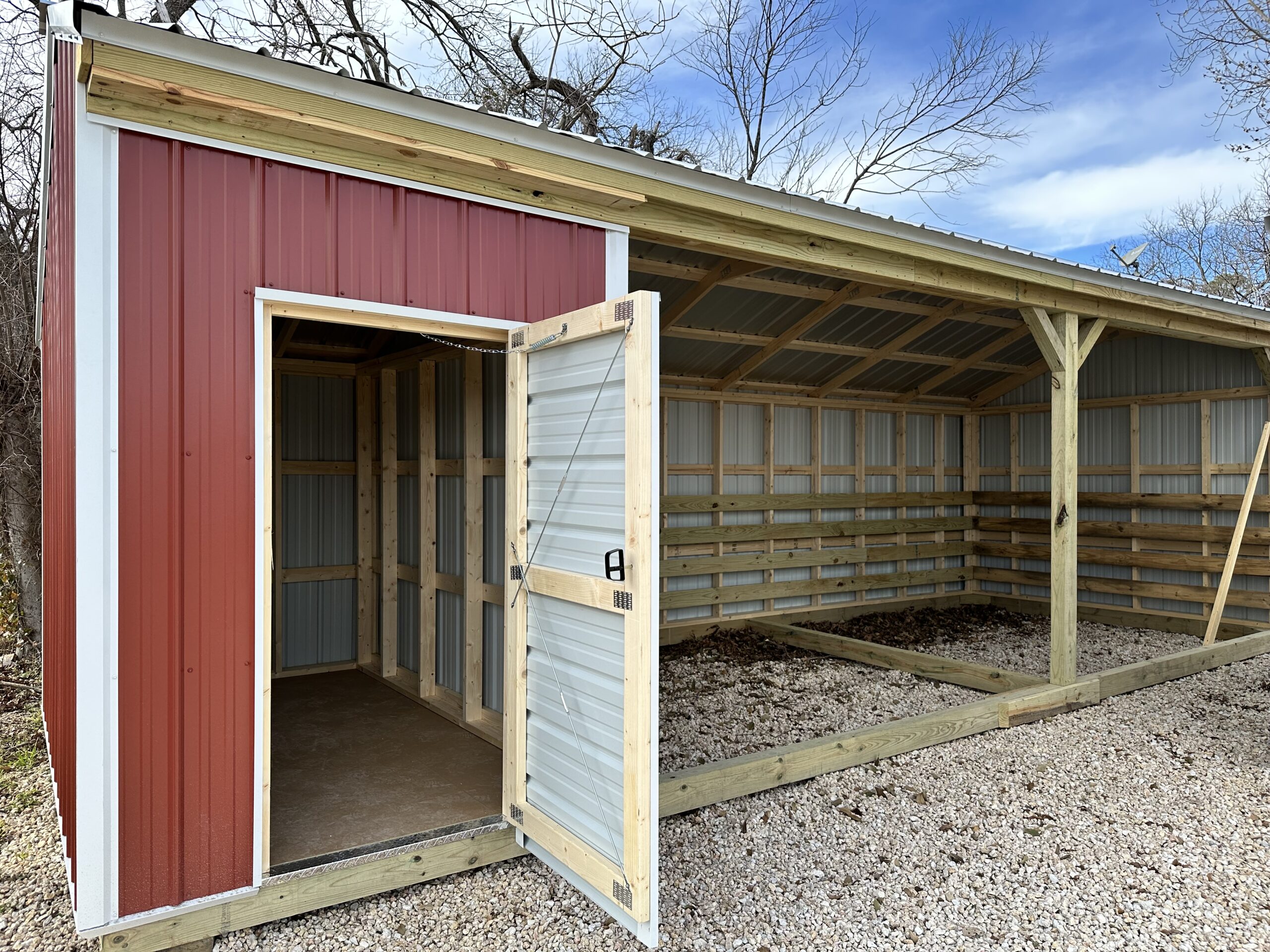 Loafing Shed with Tack Room Built to Last FARM + YARD