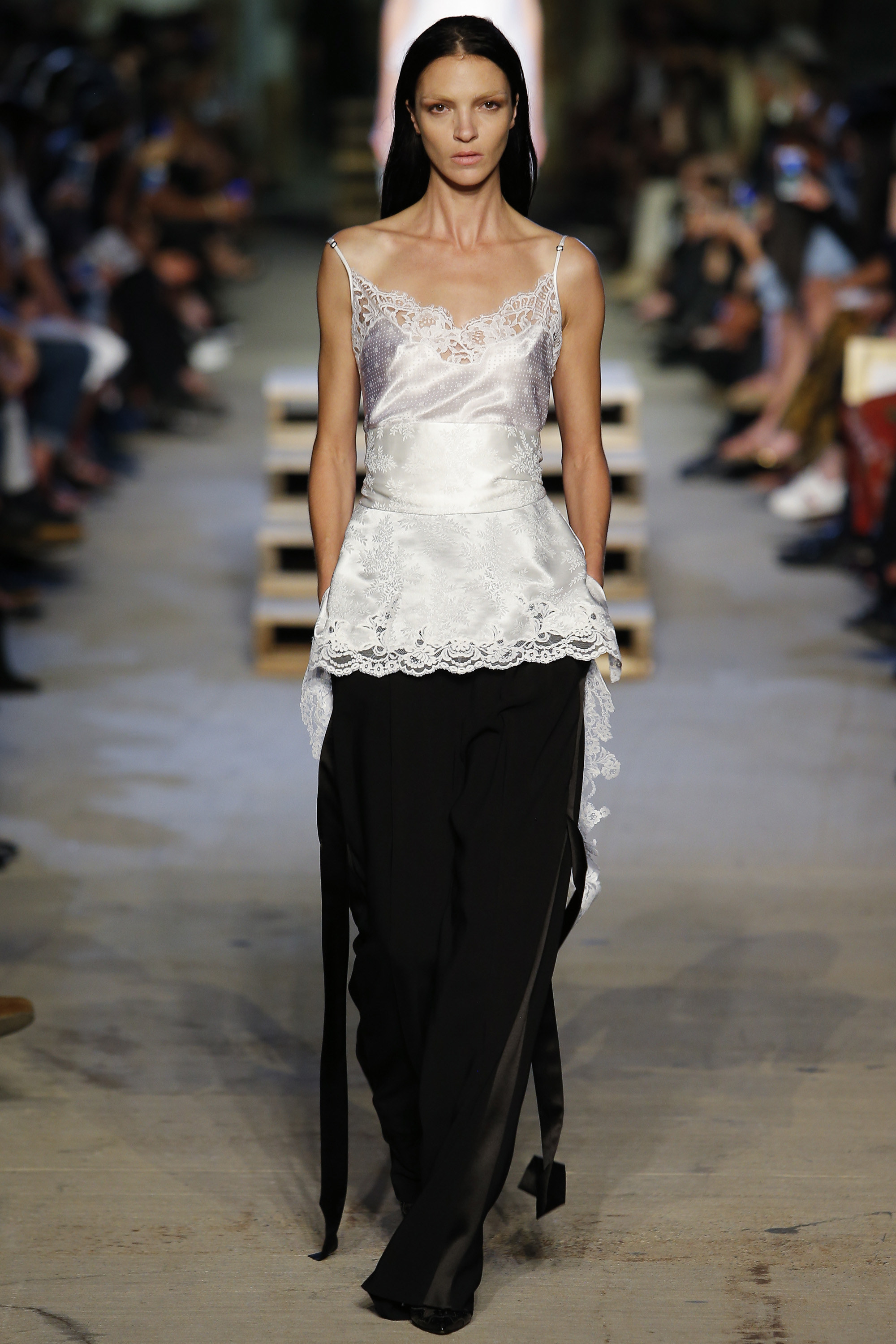 Givenchy Ready To Wear Spring 2016 Fashionsizzle Redcarpet News