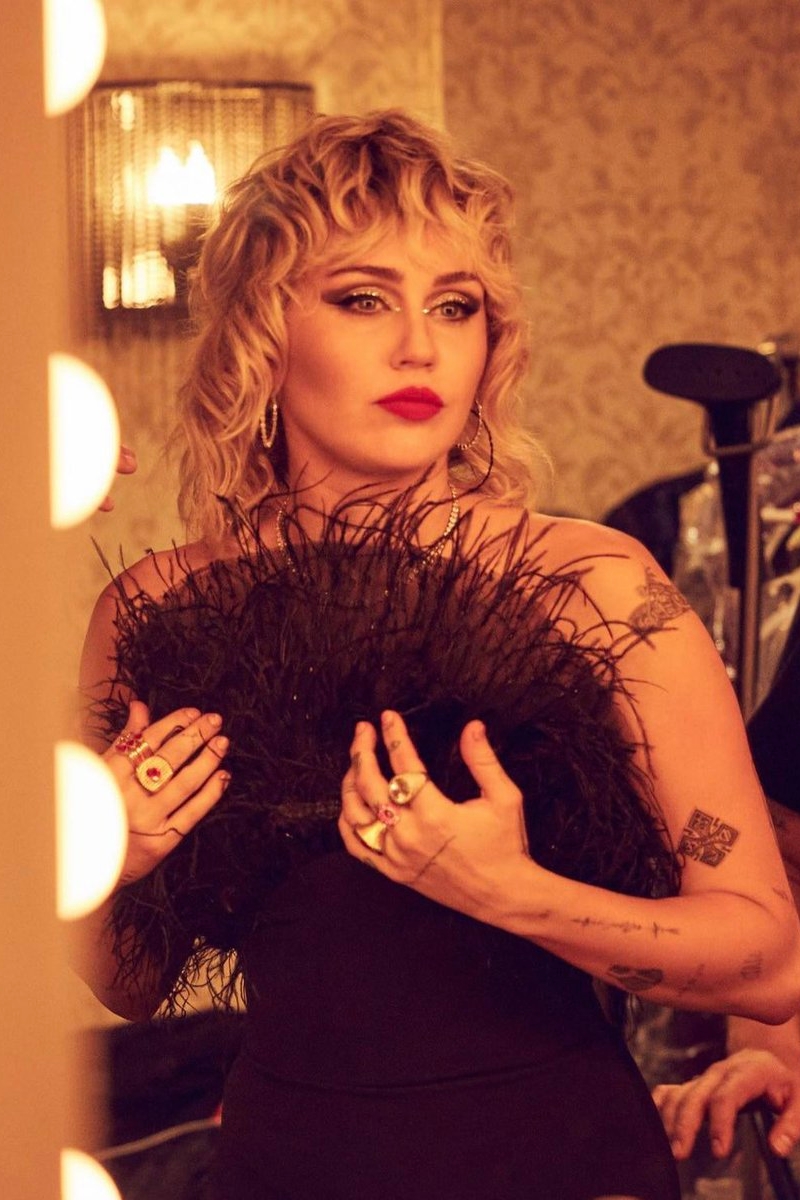 Miley Cyrus’ Wore Aliette Gown ‘Stand By You’ Pride Special