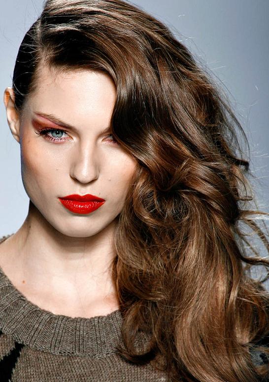 Make A Change Wear A Deep Side Part Hairstyle