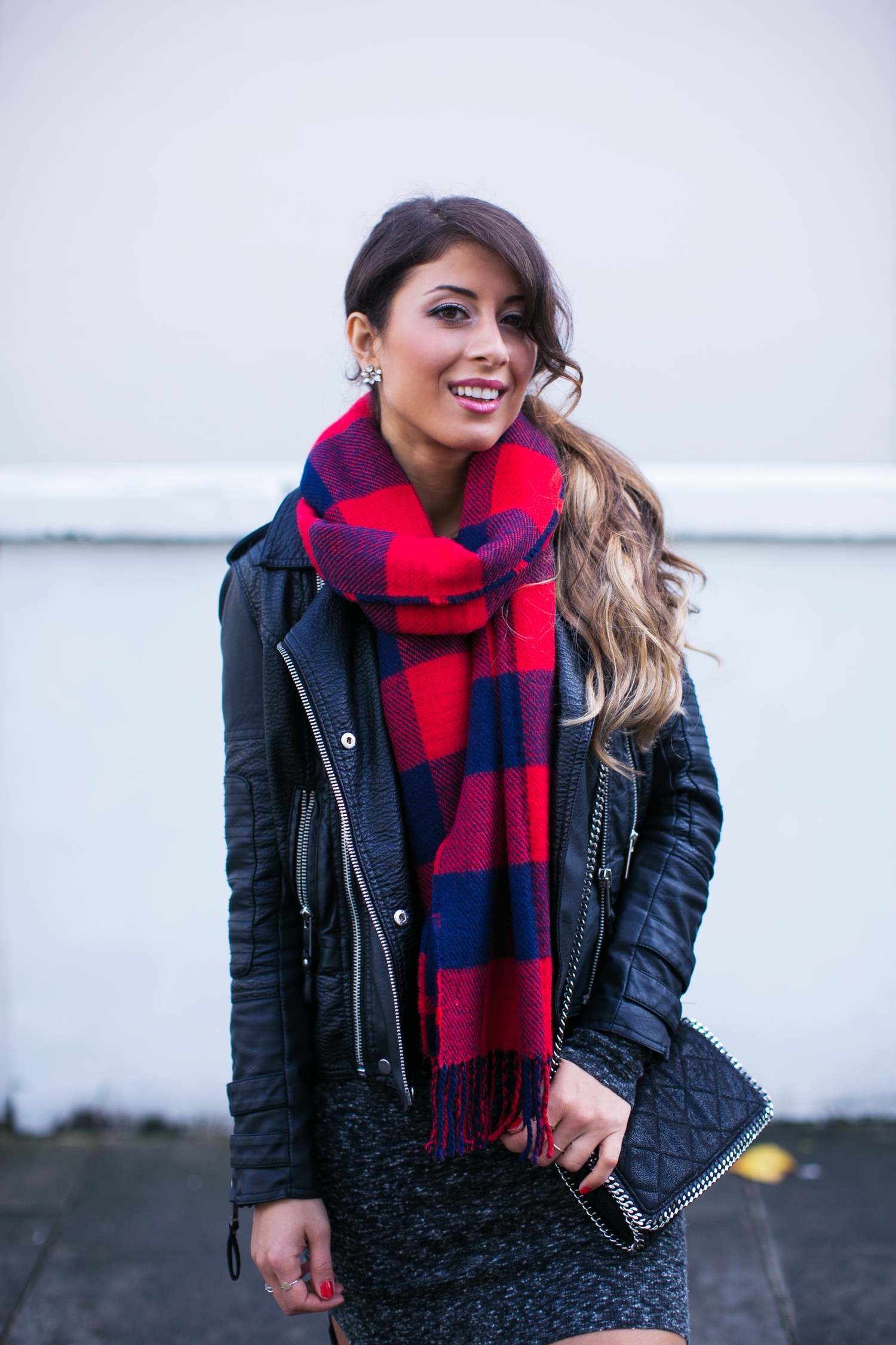 16 Chic And Modern Ways To Wear A Tartan Scarf