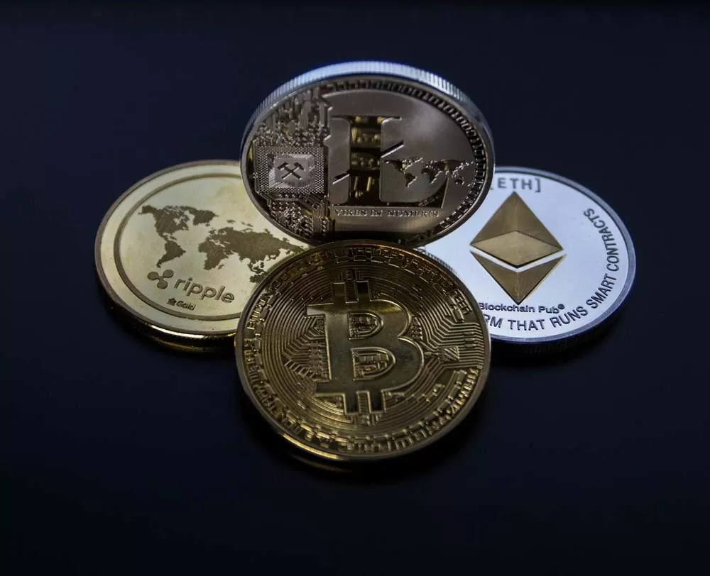 TOP 10 CRYPTO COINS TO INVEST IN 2021 BESIDES BITCOIN Fast Maze