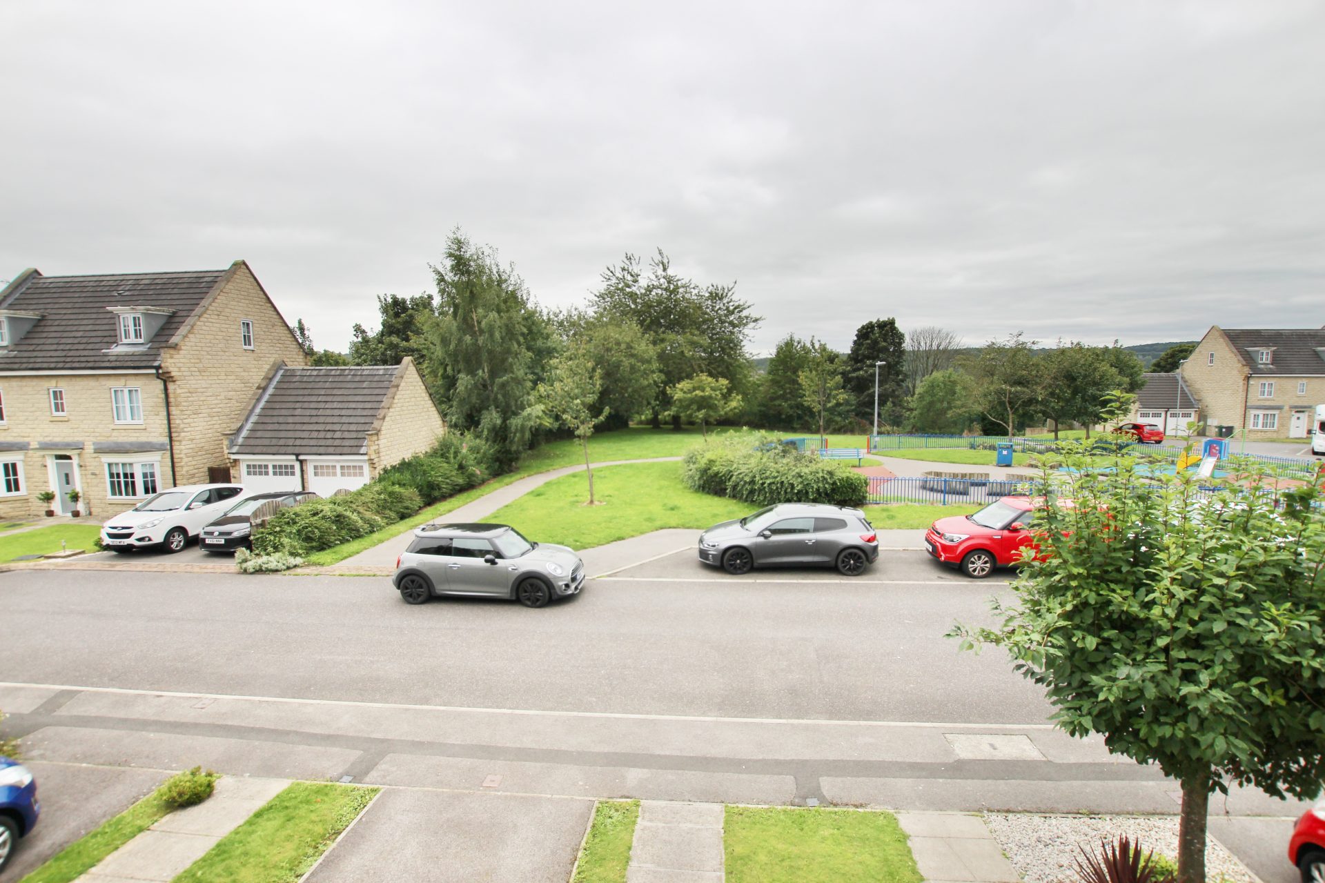 GRENOSIDE, HIGHBURTON, HUDDERSFIELD, HD8 0GT (SOLD) Fastmove