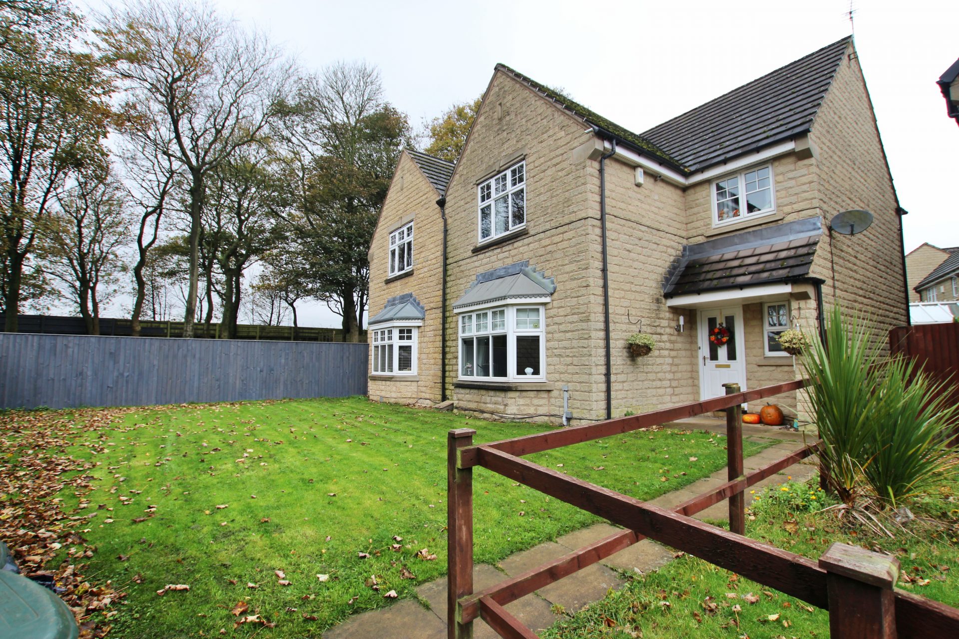 Grebe Close, Queensbury, Bradford, BD6 3XN Fastmove