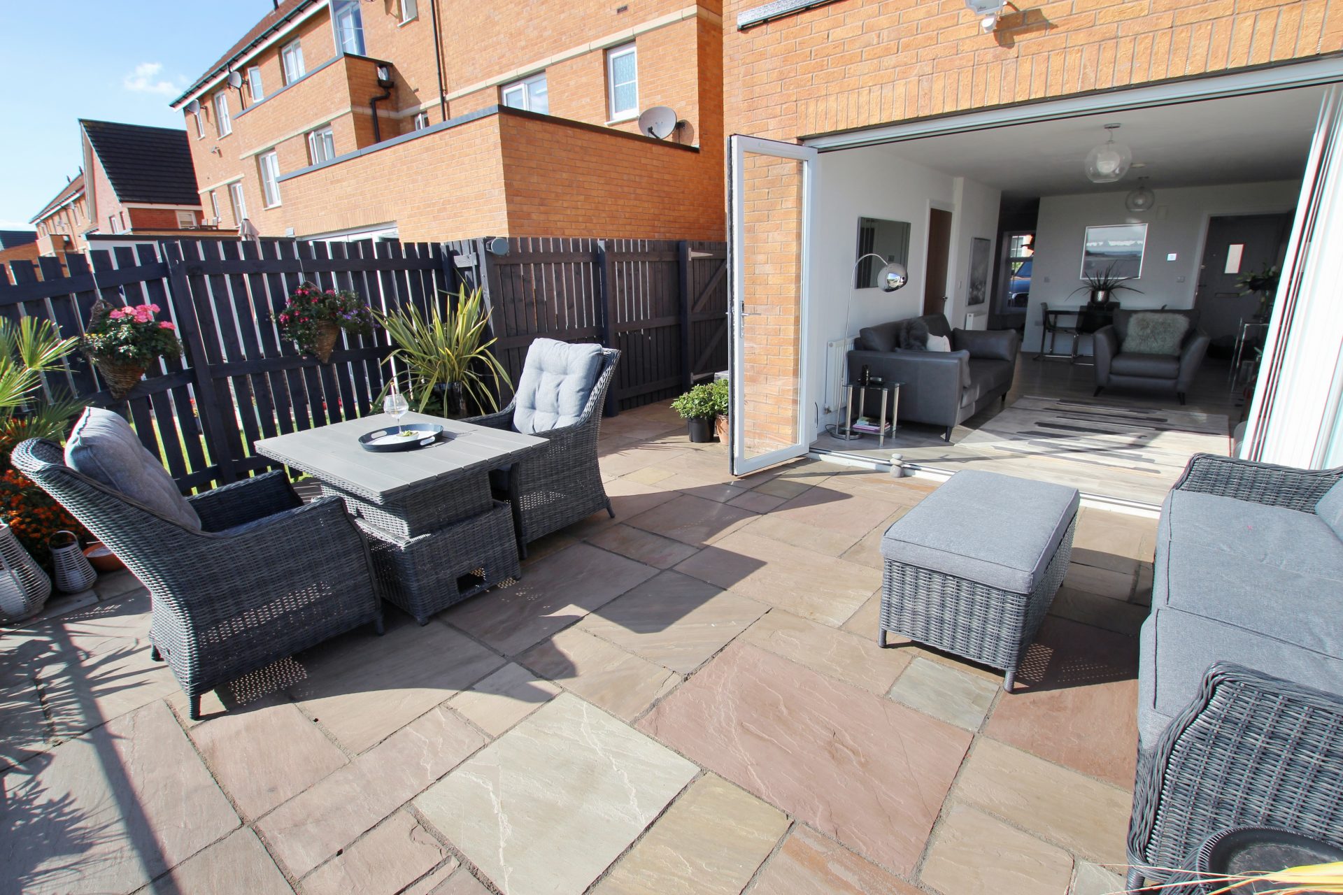 Spinners Avenue, Scholes, BD19 6AS Fastmove