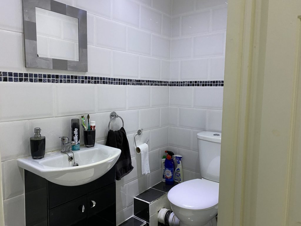 Waltham Road, Woodford Green, IG8 8DW Fastmove