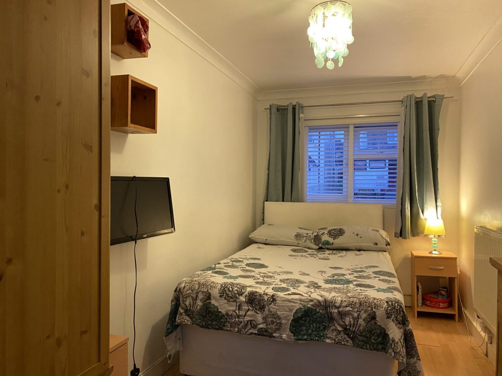 Waltham Road, Woodford Green, IG8 8DW Fastmove