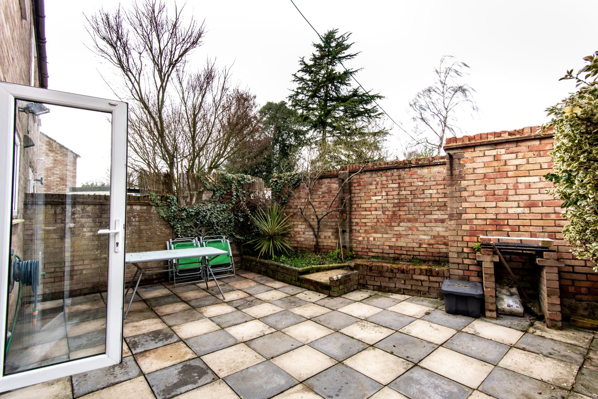 69 Hamilton Road, Kings Langley, Hertfordshire, WD4 8PY (SOLD SUBJECT