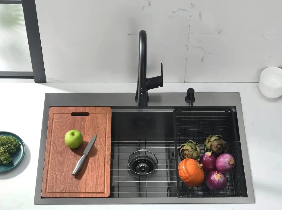 What Color Faucet With Black Sink Looks Good?