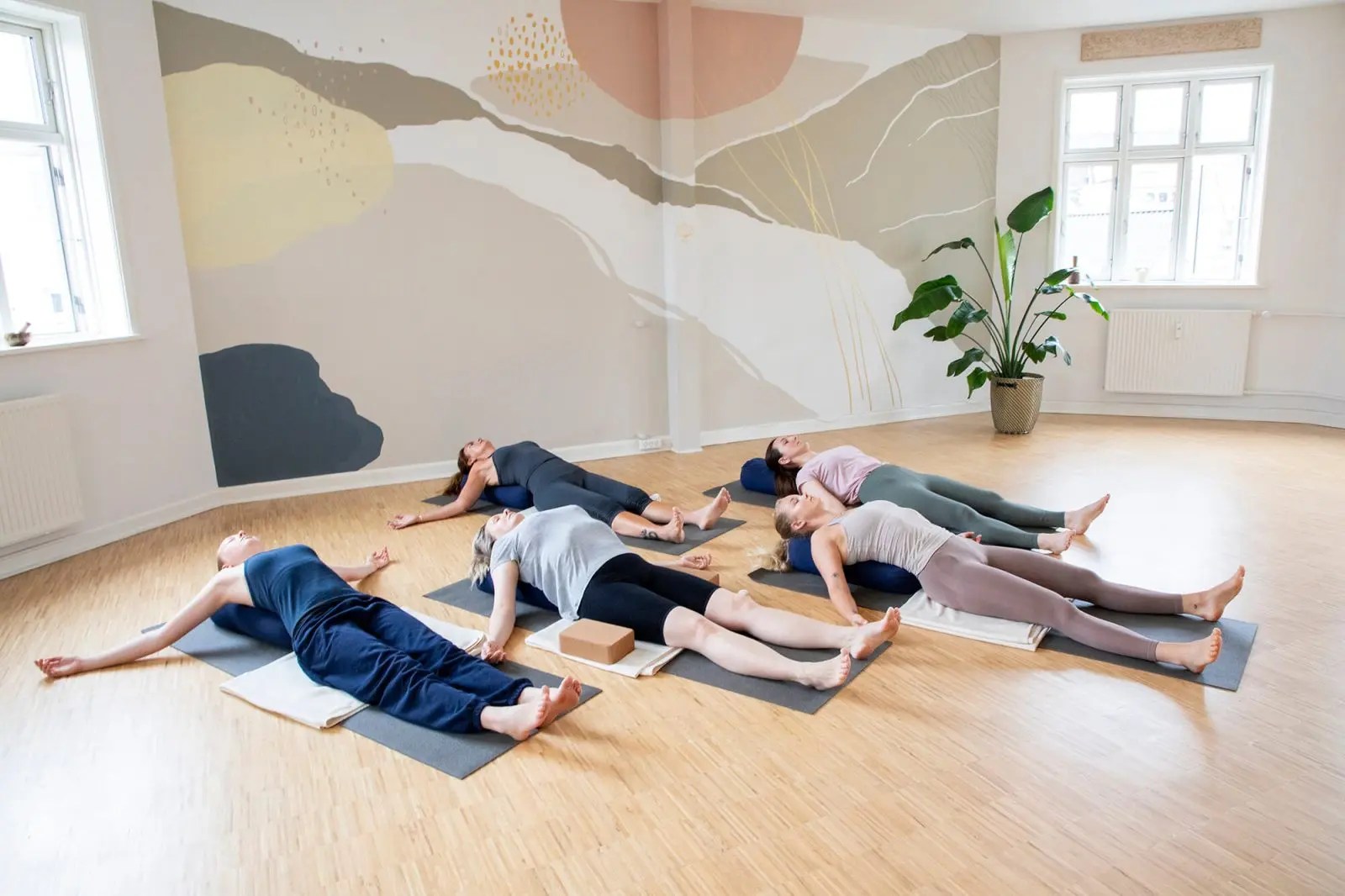 Hormon yoga Århus ⚶ Book plads på det næste hold her